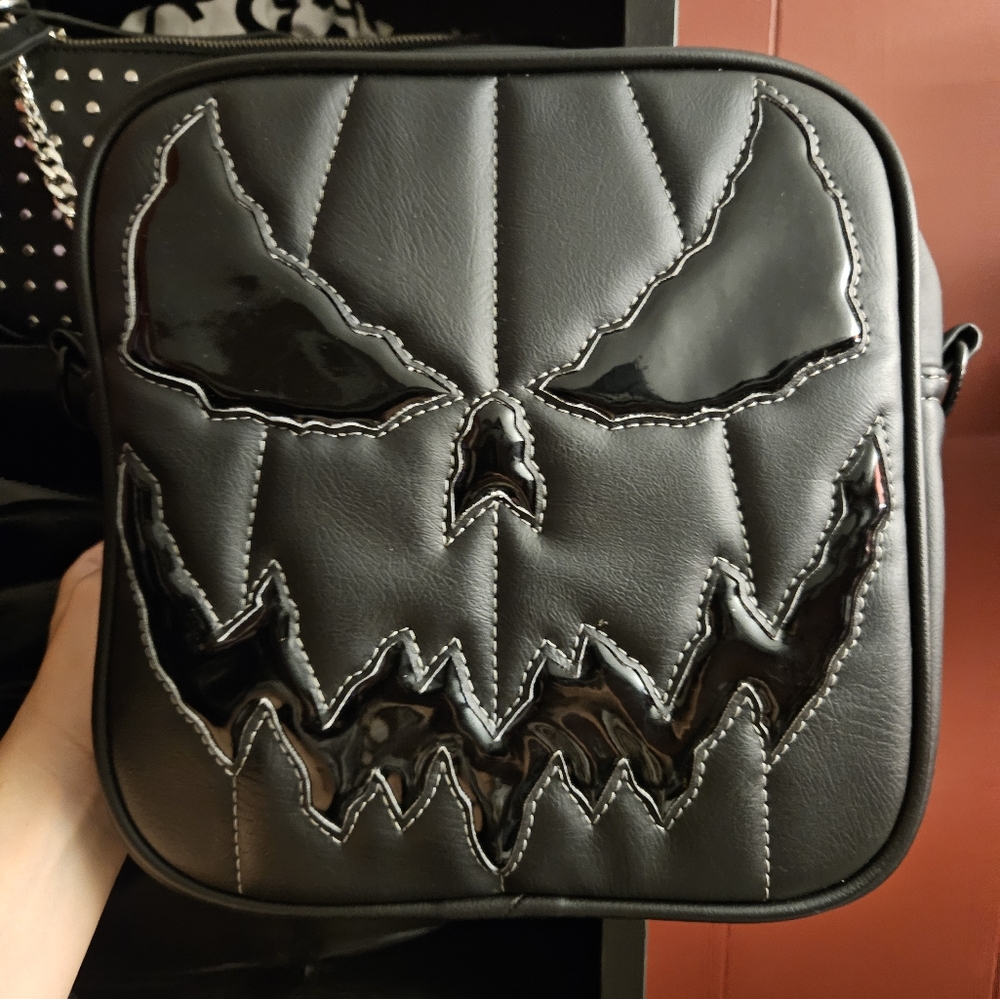Love pain and stitches bag